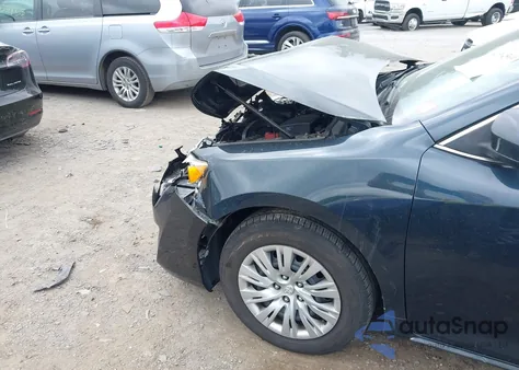 2014 Toyota Camry Le z USA, uszkodzony, nr VIN 4T4BF1FK1ER414475